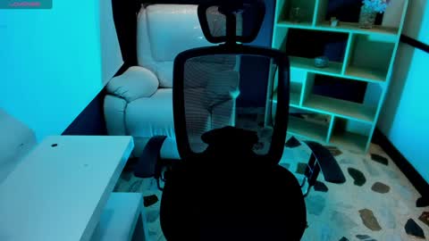 Snapshot of emysilver chatting on 12/02/24, 07:49 Emy Silver online show from 12/02/24, 07:49