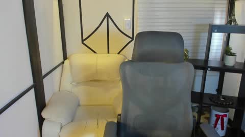 Snapshot of emysilver chatting on 02/07/25, 04:35 Emy Silver online show from 02/07/25, 04:35