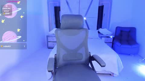 Snapshot of emysilver chatting on 02/18/25, 09:42 Emy Silver online show from 02/18/25, 09:42