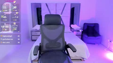 Snapshot of emysilver chatting on 02/19/25, 06:32 Emy Silver online show from 02/19/25, 06:32