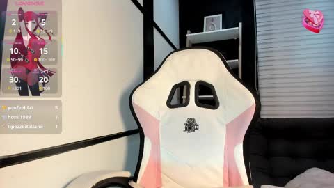 Snapshot of emysilver chatting on 03/01/25, 06:21 Emy Silver online show from 03/01/25, 06:21