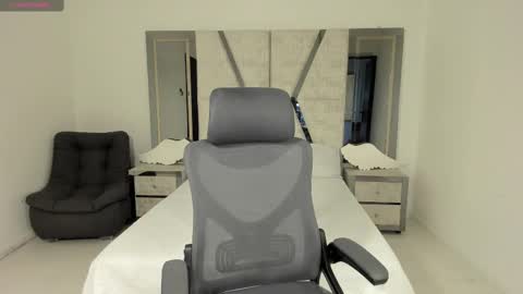 Snapshot of emysilver chatting on 03/03/25, 04:35 Emy Silver online show from 03/03/25, 04:35