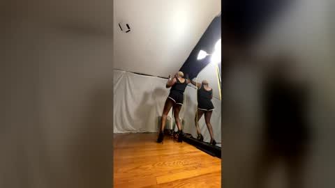 Snapshot of enaioandonly chatting on 04/29/26, 06:28 enaioandonly online show from 04/29/26, 06:28