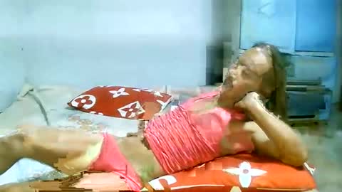 Snapshot of encantadats chatting on 04/09/26, 05:07 CHUN LY online show from 04/09/26, 05:07