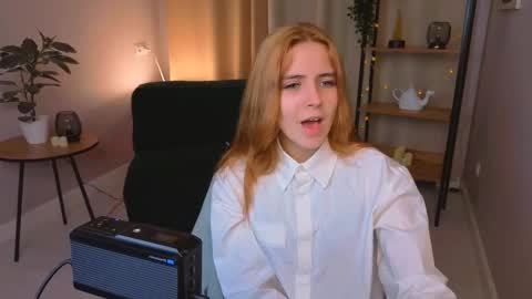 Snapshot of enchanted_bella chatting on 12/15/25, 01:26 enchanted_bella online show from 12/15/25, 01:26