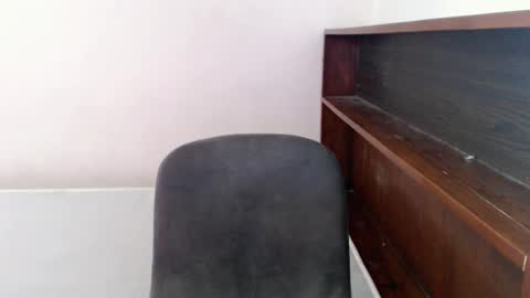 Snapshot of enchantress_nica69x chatting on 02/12/25, 06:19 Nica online show from 02/12/25, 06:19