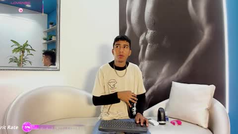 Snapshot of ender_h0t chatting on 11/16/25, 01:39 Ender online show from 11/16/25, 01:39