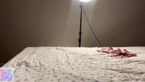 Mia online show from 02/12/25, 04:33