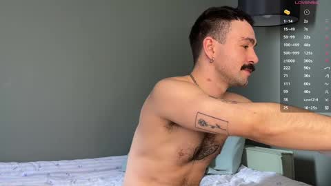 Snapshot of enen_glo chatting on 03/20/26, 10:42 Enen online show from 03/20/26, 10:42