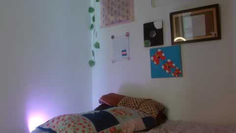 engel20042001 online show from 10/10/25, 02:27