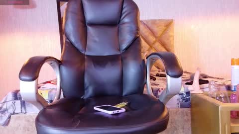 Snapshot of engel_devil chatting on 12/16/25, 12:10 Engel online show from 12/16/25, 12:10