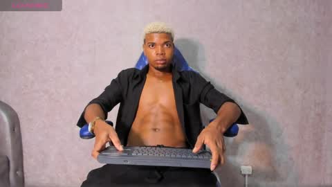 Snapshot of engell_gil chatting on 04/21/26, 09:50 online show from 04/21/26, 09:50