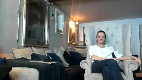 Snapshot of englishcouple81 chatting on 03/08/26, 05:00 englishcouple81 online show from 03/08/26, 05:00