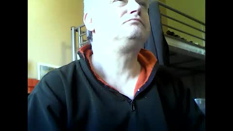 englishguysurrey online show from 10/28/25, 09:02