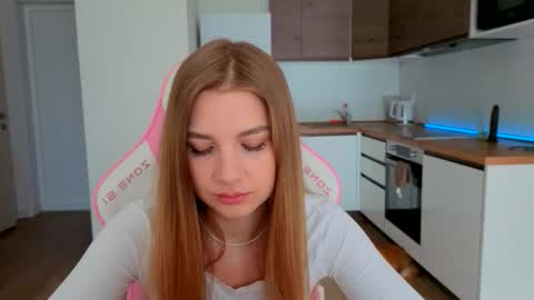 Snapshot of enjoyeverymoment_ chatting on 03/15/26, 10:10 enjoyeverymoment_ online show from 03/15/26, 10:10