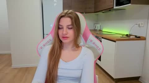 Snapshot of enjoyeverymoment_ chatting on 03/17/26, 08:34 enjoyeverymoment_ online show from 03/17/26, 08:34