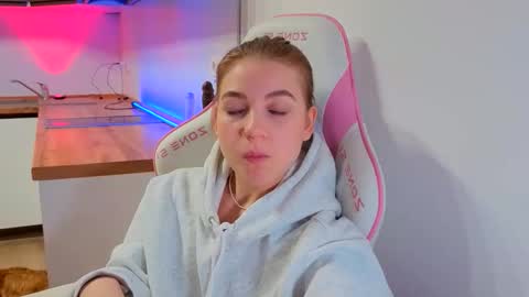 Snapshot of enjoyeverymoment_ chatting on 03/23/26, 07:07 enjoyeverymoment_ online show from 03/23/26, 07:07