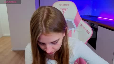 Snapshot of enjoyeverymoment_ chatting on 04/15/26, 04:47 enjoyeverymoment_ online show from 04/15/26, 04:47