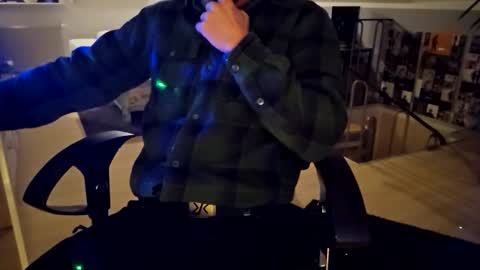 Snapshot of enjoyfreetime chatting on 11/06/25, 04:19 Pete online show from 11/06/25, 04:19