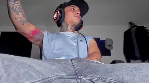 Snapshot of enjoymycock99 chatting on 12/04/24, 01:58 enjoymycock99 online show from 12/04/24, 01:58