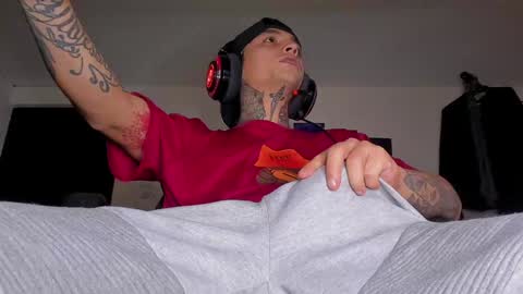 Snapshot of enjoymycock99 chatting on 12/18/24, 04:20 enjoymycock99 online show from 12/18/24, 04:20