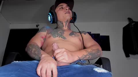 Snapshot of enjoymycock99 chatting on 12/22/24, 06:17 enjoymycock99 online show from 12/22/24, 06:17