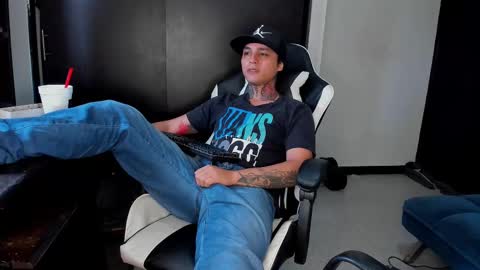 Snapshot of enjoymycock99 chatting on 02/20/25, 02:13 enjoymycock99 online show from 02/20/25, 02:13