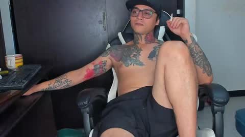 Snapshot of enjoymycock99 chatting on 02/24/25, 02:51 enjoymycock99 online show from 02/24/25, 02:51