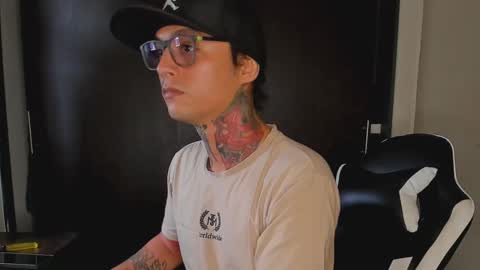 Snapshot of enjoymycock99 chatting on 02/26/25, 03:52 enjoymycock99 online show from 02/26/25, 03:52