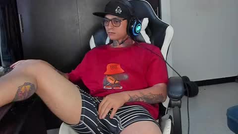 Snapshot of enjoymycock99 chatting on 03/05/25, 06:23 enjoymycock99 online show from 03/05/25, 06:23