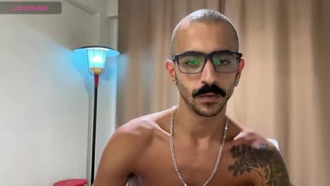 Snapshot of enjoythetrip chatting on 01/10/25, 12:17 Luke online show from 01/10/25, 12:17