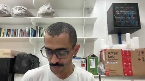 Snapshot of enjoythetrip chatting on 04/07/26, 01:11 Luke online show from 04/07/26, 01:11