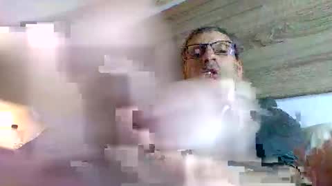 Snapshot of enri222 chatting on 12/17/25, 12:16 rineking online show from 12/17/25, 12:16