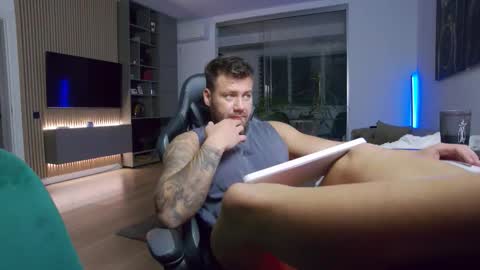 Erik online show from 11/10/25, 06:40