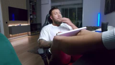 Erik online show from 12/14/25, 07:40