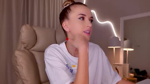 Snapshot of entya chatting on 03/12/26, 06:19 entya online show from 03/12/26, 06:19