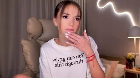 Snapshot of entya chatting on 03/30/26, 06:25 entya online show from 03/30/26, 06:25