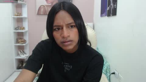 Snapshot of enyelin chatting on 09/24/25, 12:19 Enyenlina online show from 09/24/25, 12:19