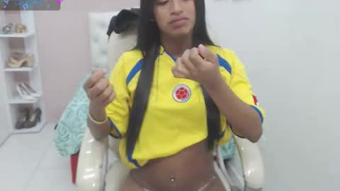 Snapshot of enyelin chatting on 09/26/25, 12:42 Enyenlina online show from 09/26/25, 12:42