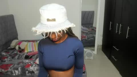 Angela online show from 11/06/25, 01:06