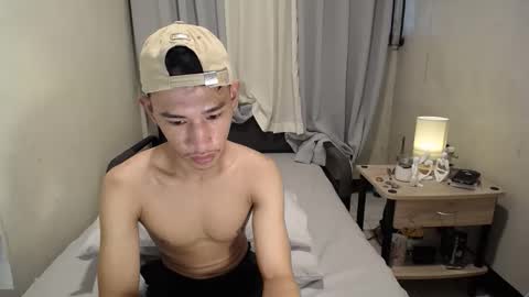 Snapshot of enzinoxx2024 chatting on 11/19/25, 02:11 enzo online show from 11/19/25, 02:11