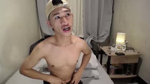 Snapshot of enzinoxx2024 chatting on 11/20/25, 04:23 enzo online show from 11/20/25, 04:23