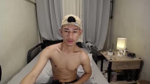 Snapshot of enzinoxx2024 chatting on 11/26/25, 01:45 enzo online show from 11/26/25, 01:45