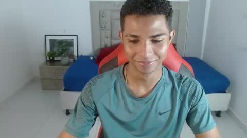 Snapshot of enzo_fox777 chatting on 12/22/25, 12:24 Enzo online show from 12/22/25, 12:24