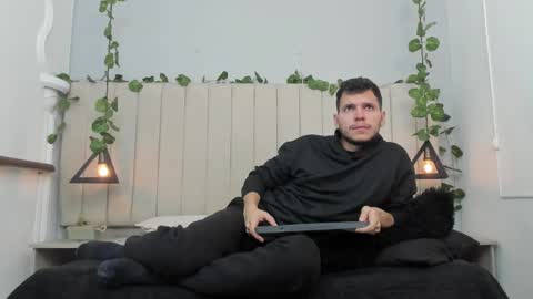 ENZO online show from 11/08/25, 02:28