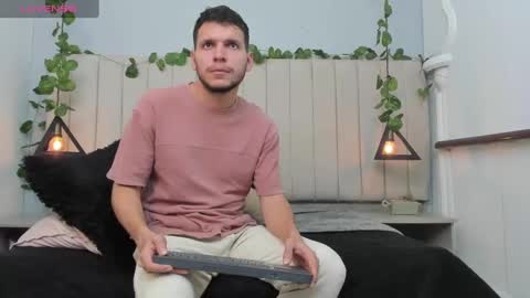 ENZO online show from 11/11/25, 03:23