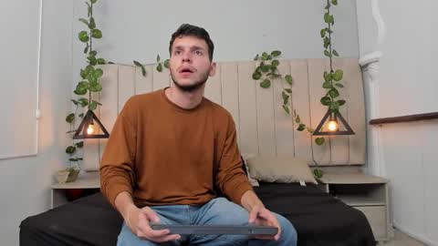 ENZO online show from 11/25/25, 02:39