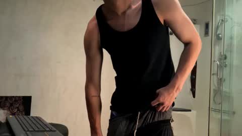 Snapshot of enzo_steel chatting on 11/27/25, 02:35 enzo_steel online show from 11/27/25, 02:35