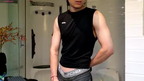 Snapshot of enzo_steel chatting on 03/14/26, 11:10 enzo_steel online show from 03/14/26, 11:10