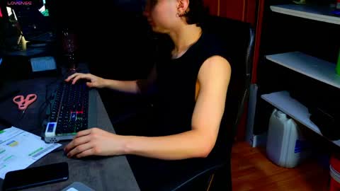 Snapshot of enzo_steel chatting on 06/08/26, 09:20 enzo_steel online show from 06/08/26, 09:20